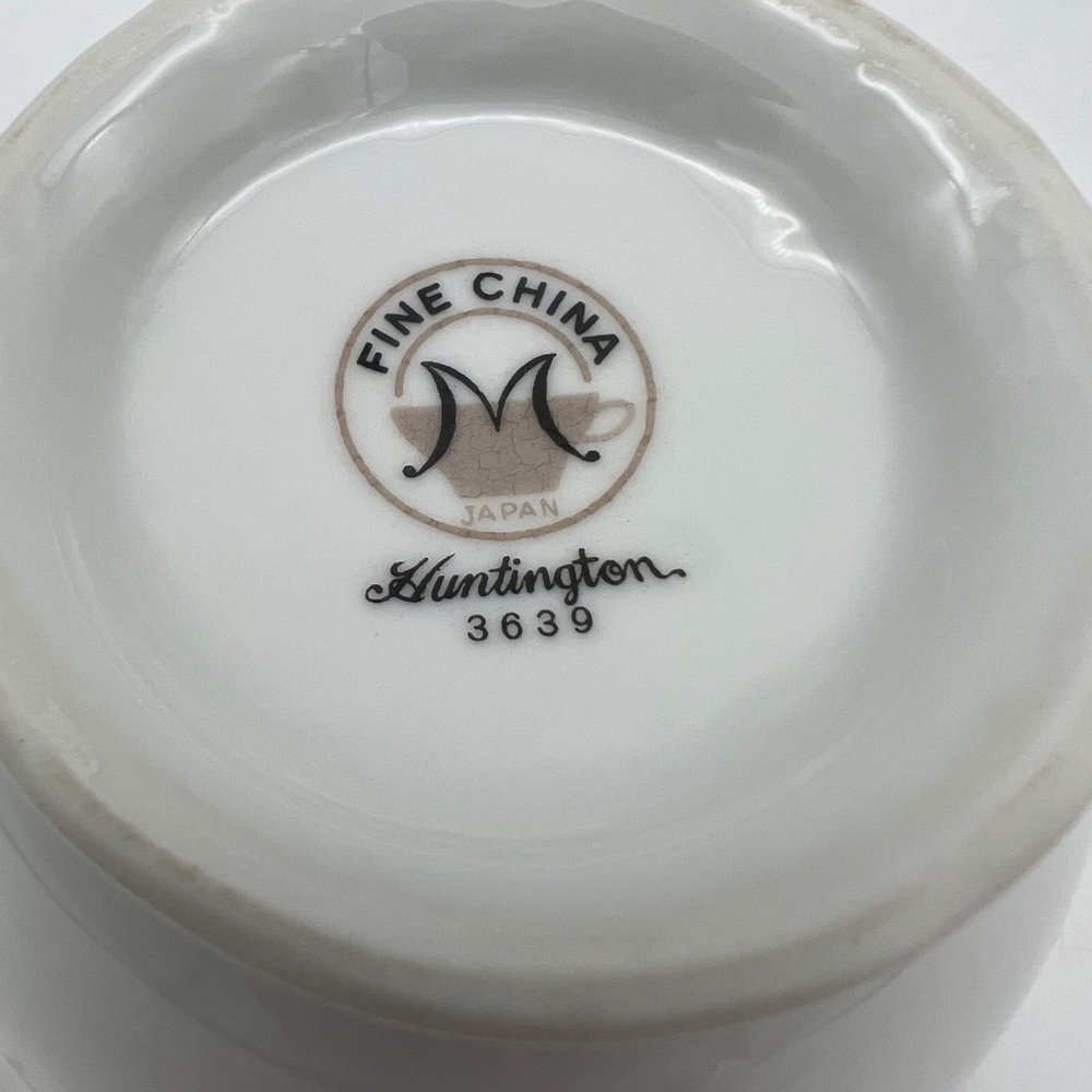 Fine China of Japan Huntington Sugar Bowl with Lid White Flowers Platinum Trim - Picture 7 of 7